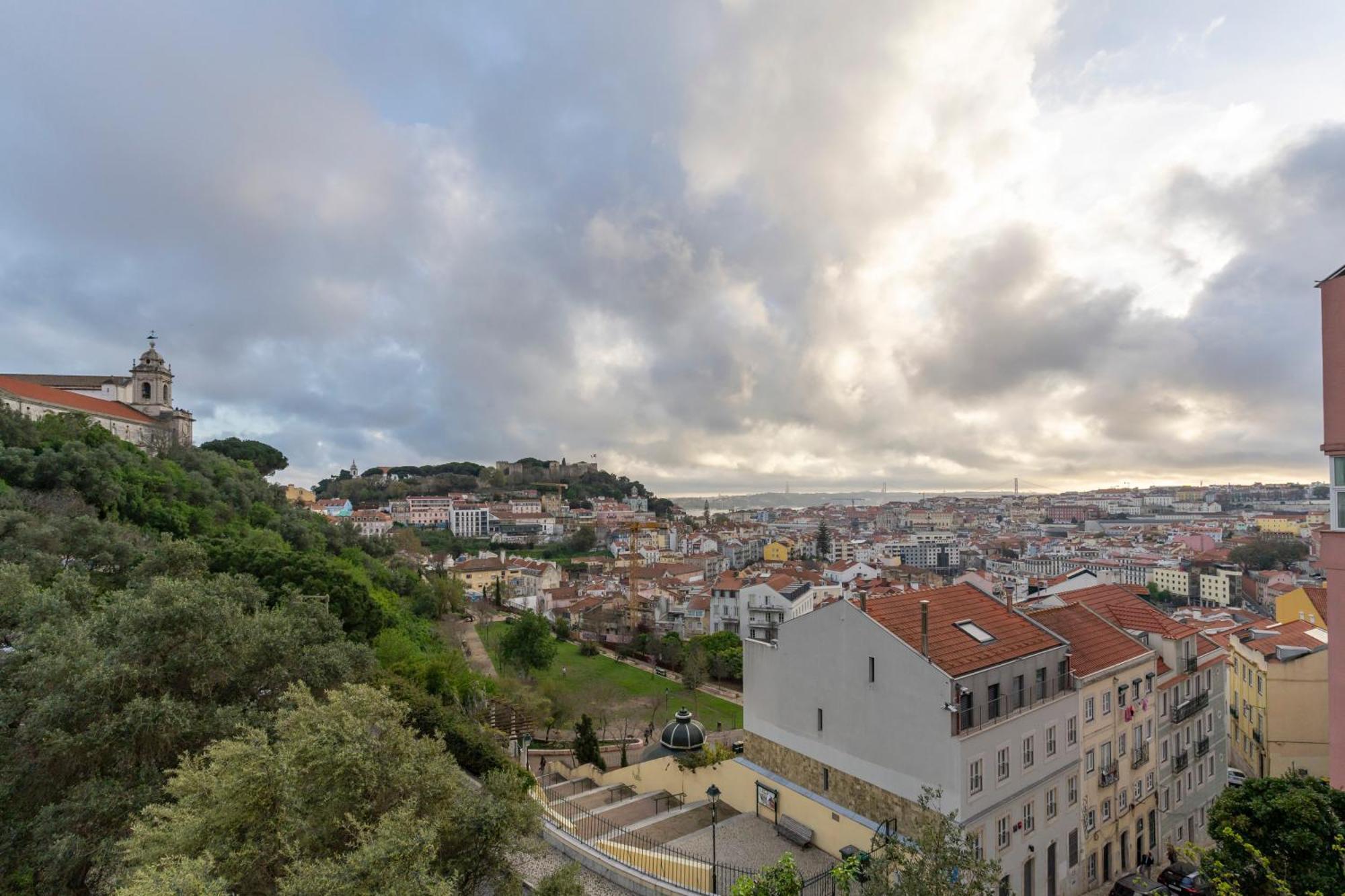 Magnificent Flat With Spectacular Views In Graca Apartment Lisbon Bagian luar foto